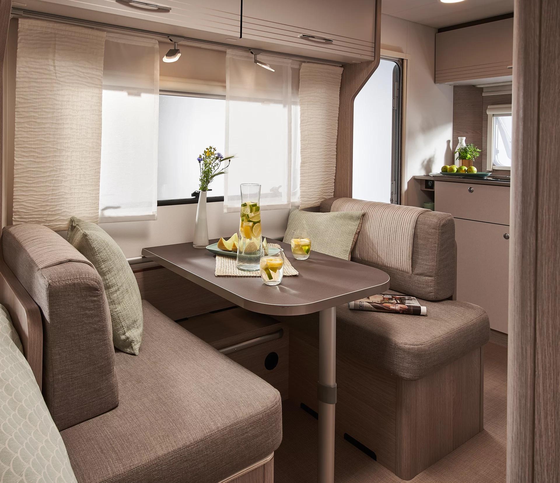 Kitchen & Dinette — Jay Flight 32BHDS